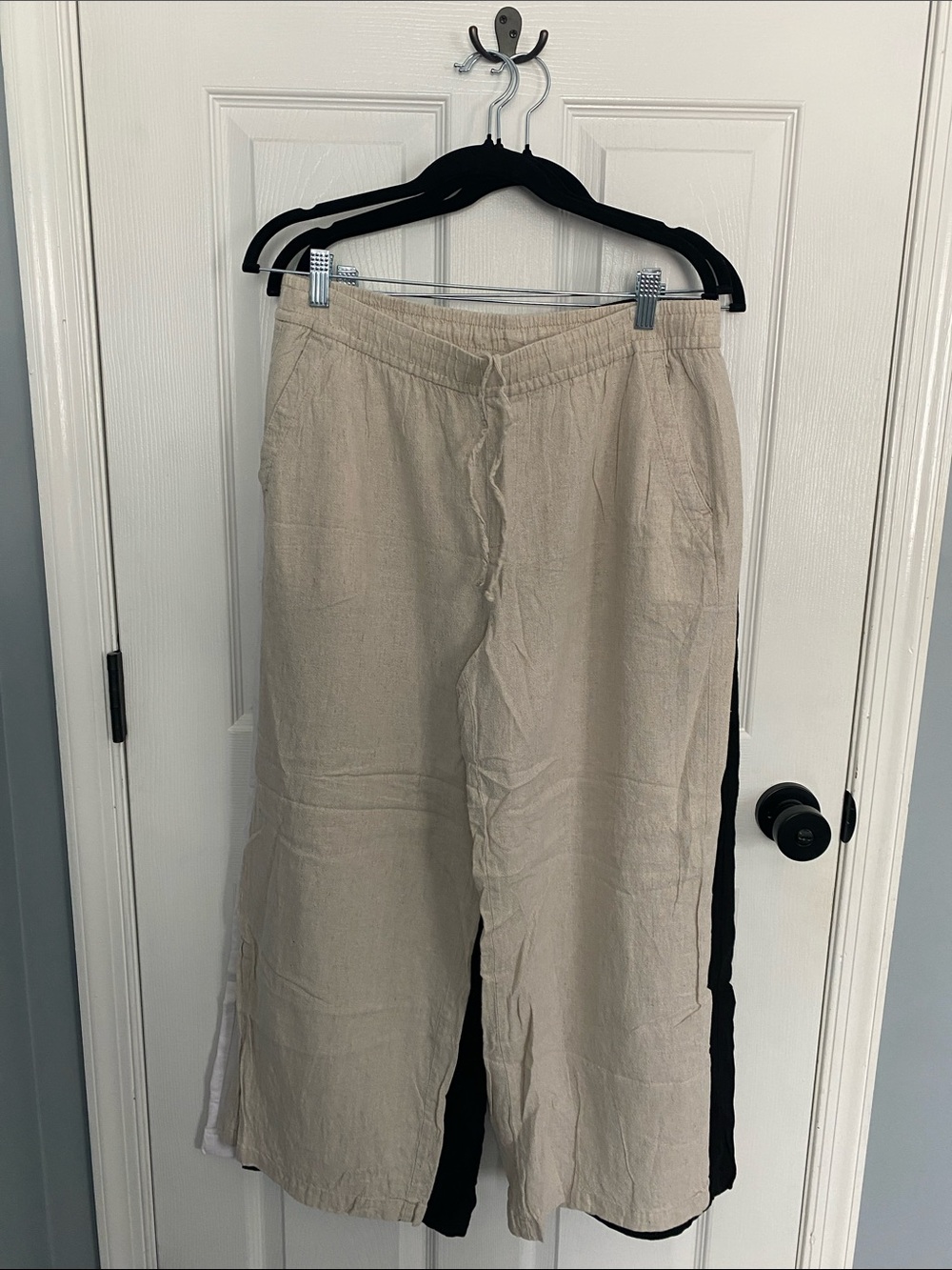3-Pack Old Navy Linen Blend Drawstring Pants in White, Black, and Beige - Picture 4 of 6